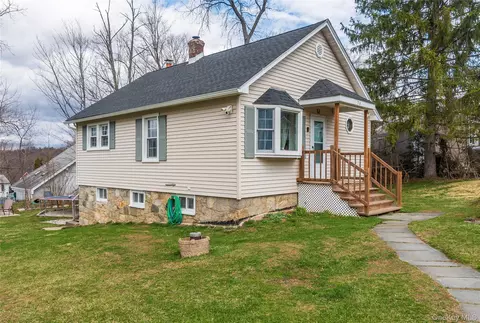 74 Clubhouse Dr, Kent, NY 10512