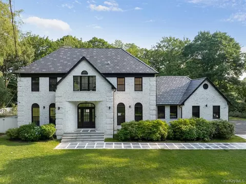 33 High Farms Rd, Glen Head, NY 11545