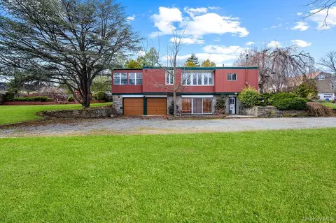 11 Valley View Rd, North Hempstead, NY 11021