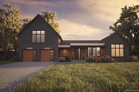 4 Warwick Isle Blvd, Pine Island, NY 10969