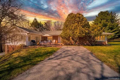 650 Netherwood Rd, Hyde Park, NY 12538