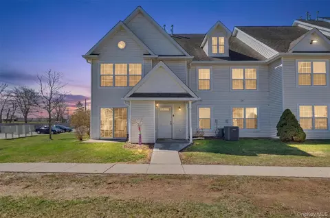 185 Ruth Ct, Middletown, NY 10940