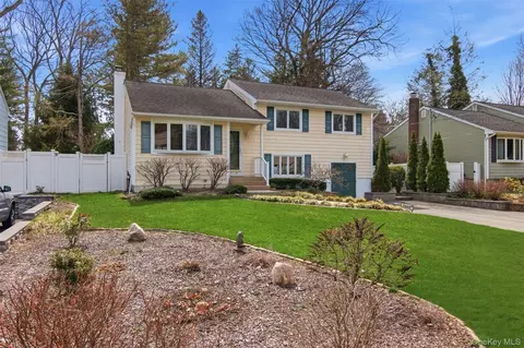 24 Aldrich St, Huntington Station, NY 11746