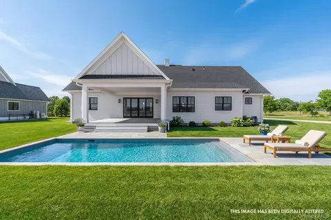 25 Club Dr, Calverton, NY 11933