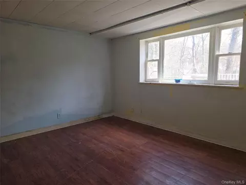 Living - 863 North St, Peekskill, NY 10566 photo 4 of 5