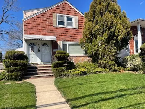 124 Lakeview Ave, Lynbrook, NY 11563
