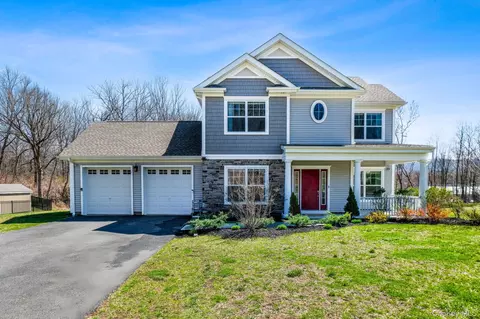 24 Knoll Crest Ct, Cornwall, NY 12518