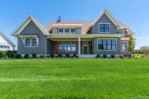 35 Club Dr, Calverton, NY 11933