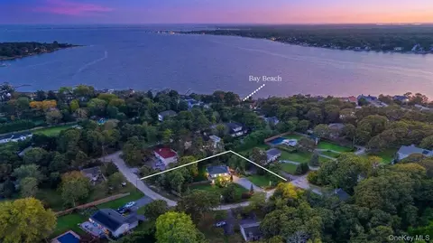 3 Jefferson Ave, Hampton Bays, NY 11946