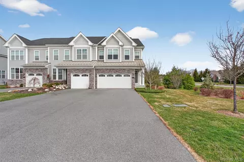 25 Hoffman Rd, East Fishkill, NY 12533