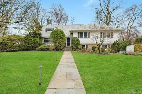22 Leatherstocking Ln, Scarsdale, NY 10583