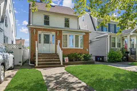 88-37 249th St, New York, NY 11426