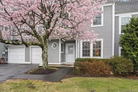 21 Croton Lake Rd #6, Katonah, NY 10536
