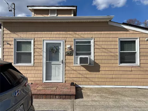 3615 Bayview St, Seaford, NY 11783