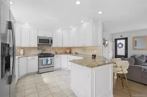 2 Olympus Rd, Highland Mills, NY 10930