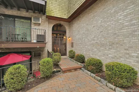555 Central Park Ave #125, Greenburgh, NY 10583