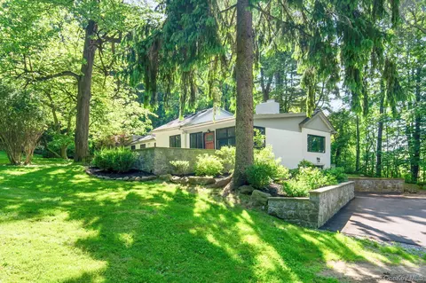 241 W Mt Airy Rd, Cortlandt, NY 10520