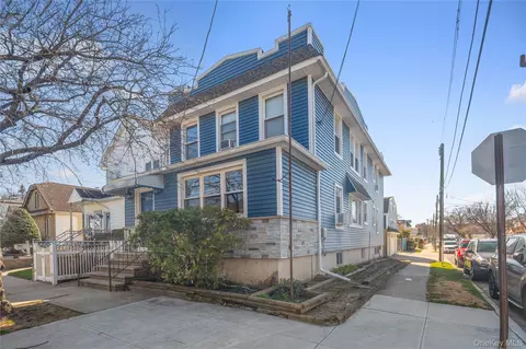 7526 166th St, Fresh Meadows, NY 11366