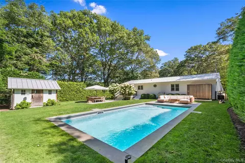 5 Oak Dr, Sag Harbor, NY 11963