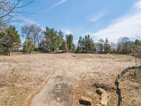 100 High Point Rd, Greenburgh, NY 10583
