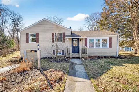 27 Franklin Rd, Hyde Park, NY 12538