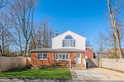 1534 12th St, West Babylon, NY 11704