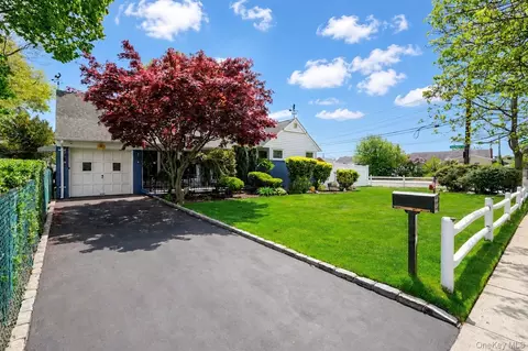 1221 Wantagh Oaks Gate, Wantagh, NY 11793