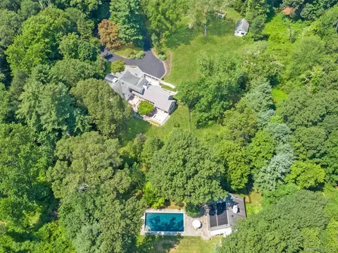 360 Crow Hill Rd, Mount Kisco, NY 10549