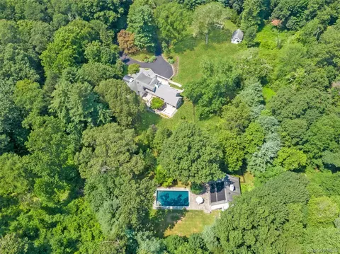 360 Crow Hill Rd, Mount Kisco, NY 10549