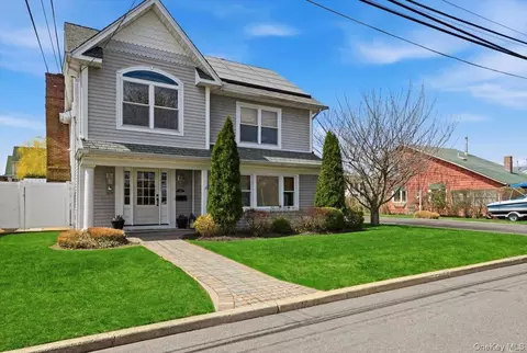 114 Araca Rd, Babylon, NY 11702