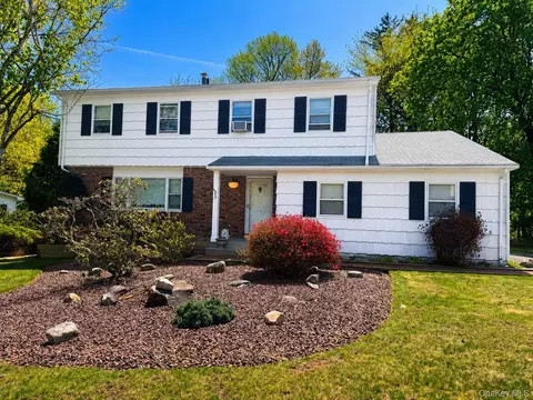 5 Catawba Dr, Clarkstown, NY 10994