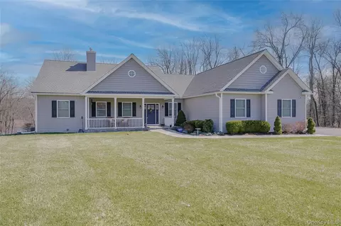 23 Swan Holw, New Windsor, NY 12553