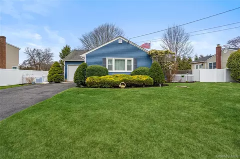 310 Candee Ave, Sayville, NY 11782