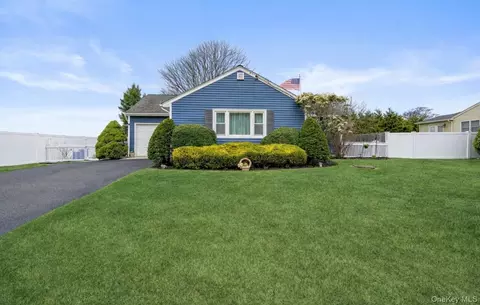 310 Candee Ave, Sayville, NY 11782