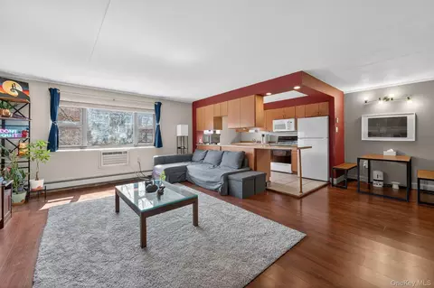 100 Clinton Ave #3K, North Hempstead, NY 11501