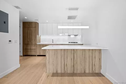 Kitchen - 136-18 Maple Ave #9A, New York, NY 11355 photo 4 of 5