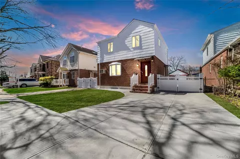 81-28 252nd St, New York, NY 11426