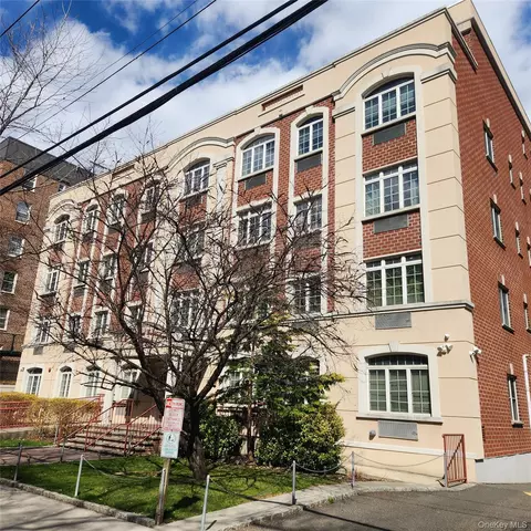85-15 120th St #3A, New York, NY 11415
