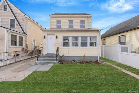 200 Princeton St, Hempstead, NY 11550