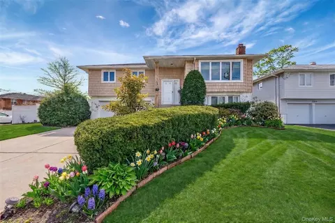 2175 Legion St, Bellmore, NY 11710