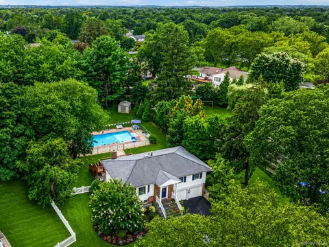 212 Cedrus Ave, East Northport, NY 11731