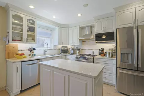 1988 B Powell Ave, New York, NY 10472