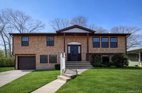 676 Bohemia Pkwy, Sayville, NY 11782