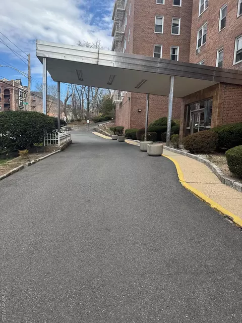 300 N Broadway #2MN, Yonkers, NY 10701
