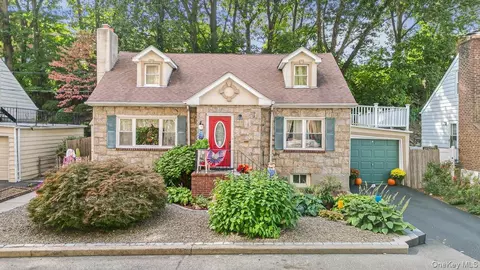 34 Raybrook Rd, Yonkers, NY 10704
