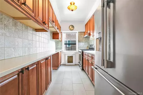 26-21 Union St #4F, Flushing, NY 11354