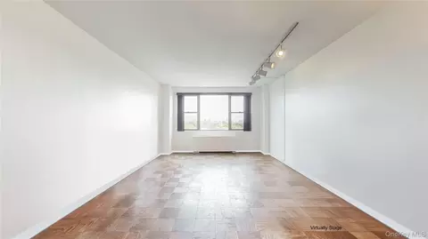 6120 Grand Central Pkwy #A704, New York, NY 11375