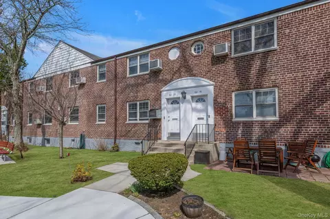 60-39 251st St # 2-793, Little Neck, NY 11362