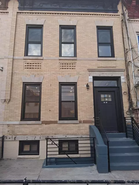97-15 75th St, New York, NY 11416