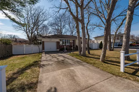 242 W 3rd St, Deer Park, NY 11729